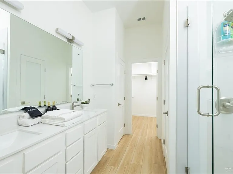 2707 W Kerria Ave — Photo 26