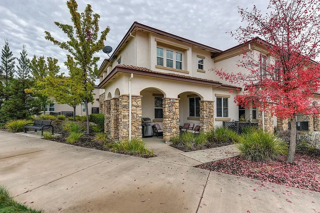 3301 Leiper Loop photo 1