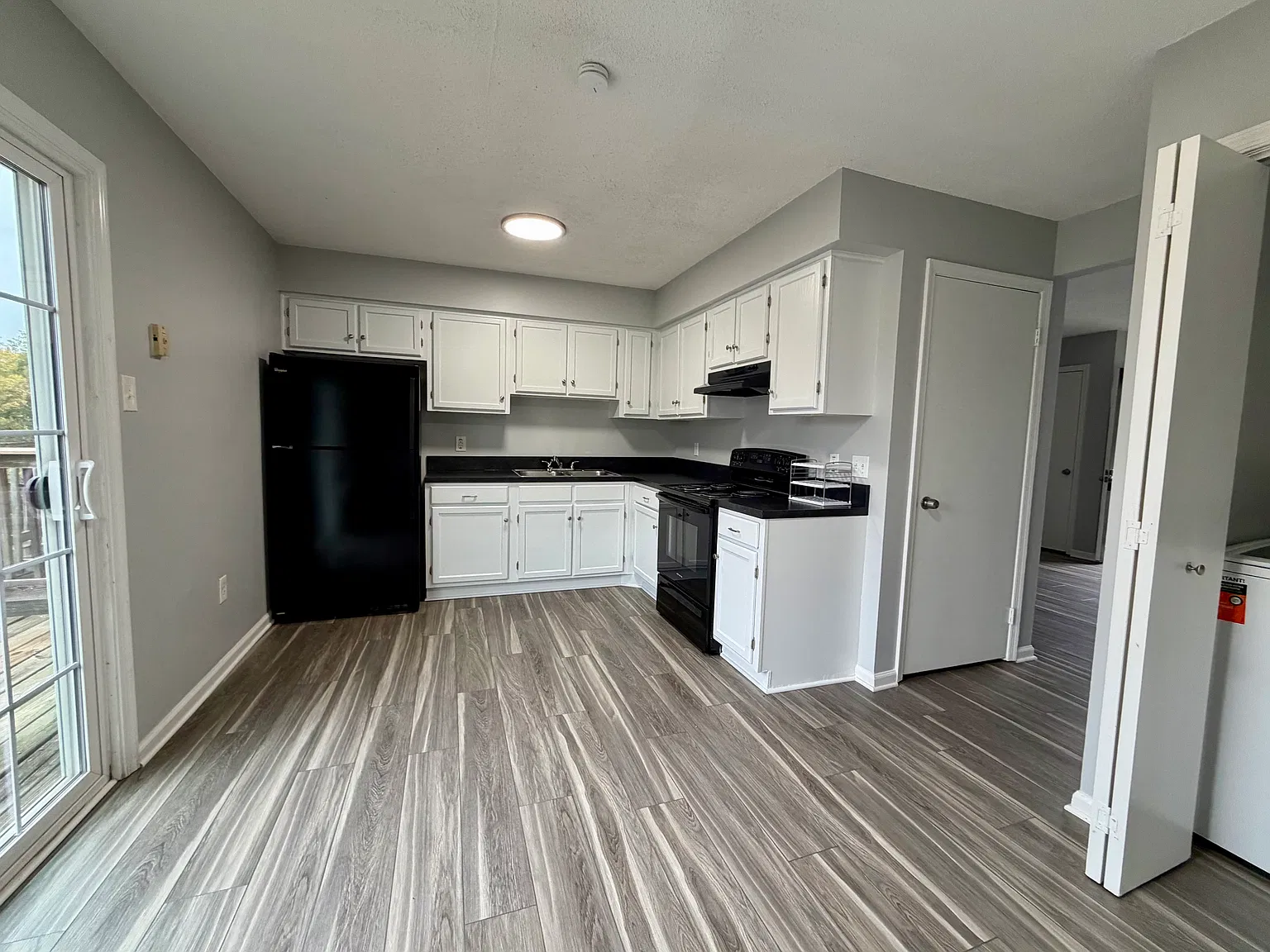 3 bed, 1250 sqft, $1,595 — Photo 2