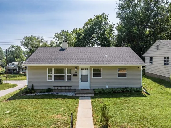 3148 Hawthorne Dr, Saint Joseph, MO 64501