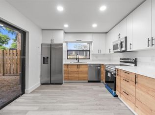 Camelot At Kings Meadow, Miami, FL 33186