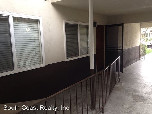 2nd image of 2130 De La Vina St APT 1