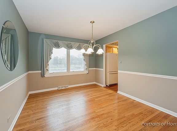 4th image of 15 W Jackson St
