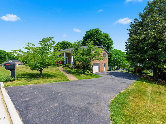 2nd image of 211 Independence Dr