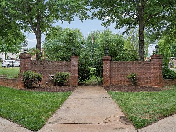 2nd image of 623 Wyndhurst Dr Unit 210