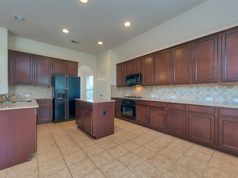 6906 Patterson Dr — Photo 11