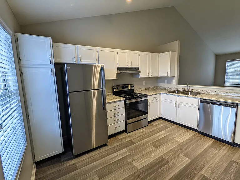 Spinnaker Cove Apartments — Photo 60
