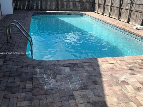 401 SE 5th St, Dania Beach, FL 33004