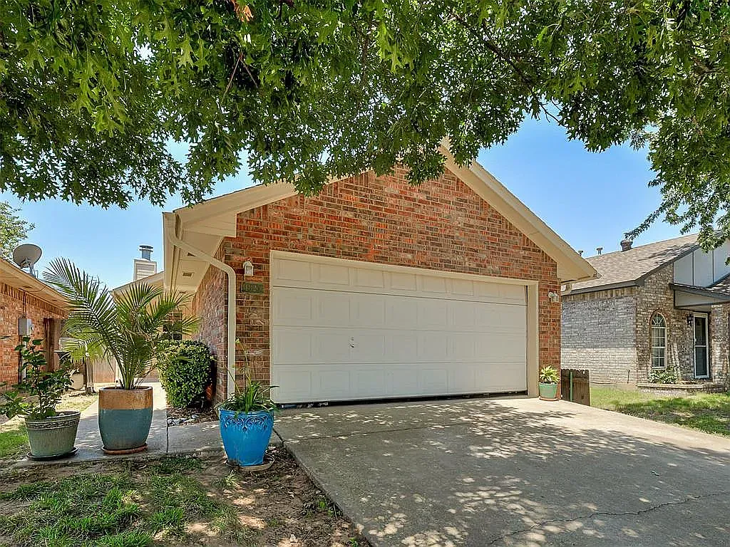 1325 White Oak Rd — Photo 2