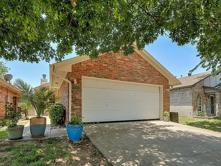 1325 White Oak Rd — Photo 2