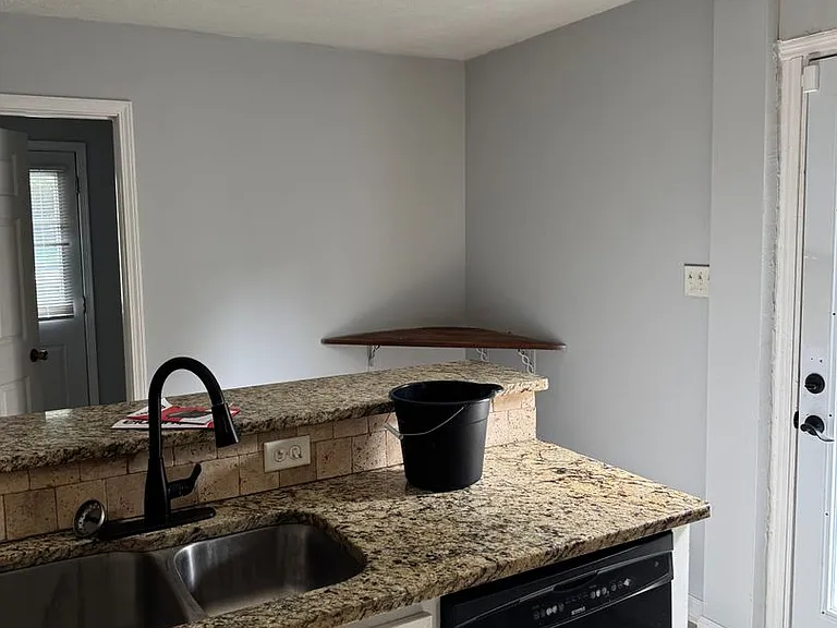2218 Yancey Ave — Photo 23