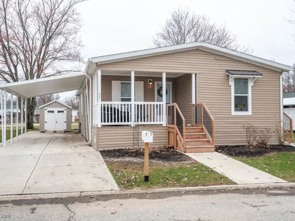 11 Trolleyview Ln, Olmsted Falls, OH 44138