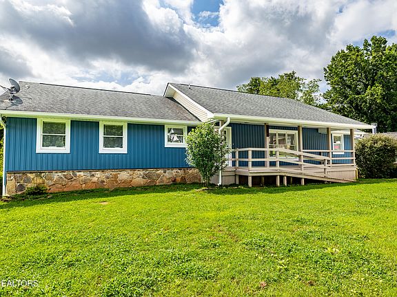 3rd image of 5848 Solar Dr