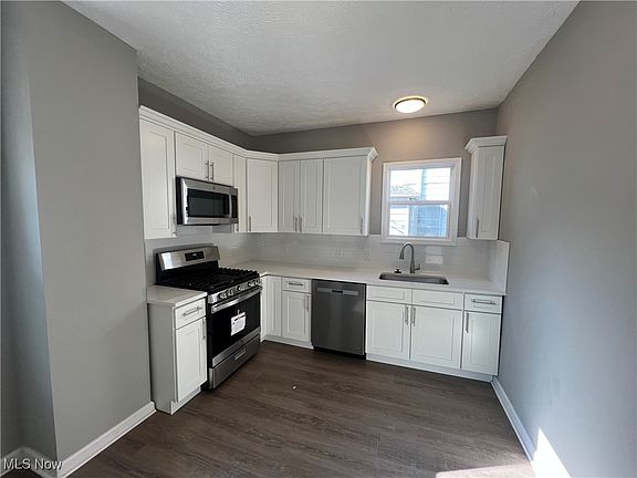 4th image of 3856 W 43rd St
