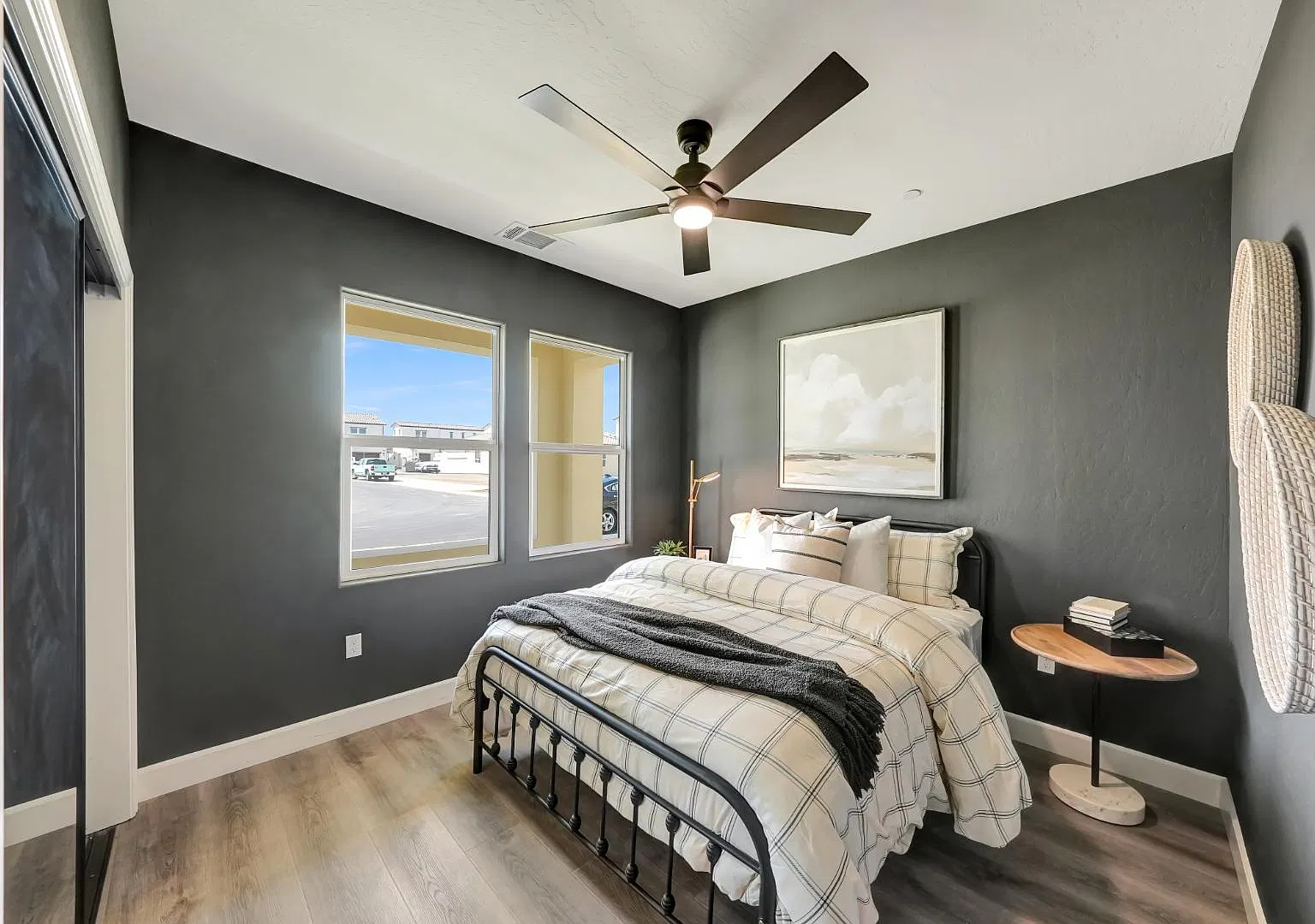 162 N. Falcon Ave — Photo 3