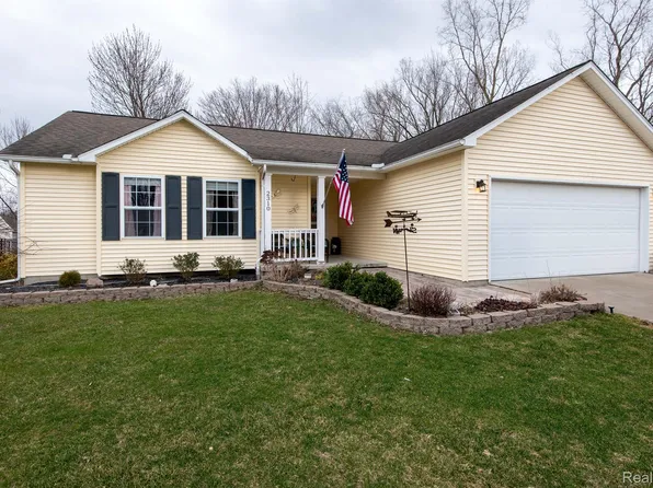 2310 Chestnut Ln, Burton, MI 48519