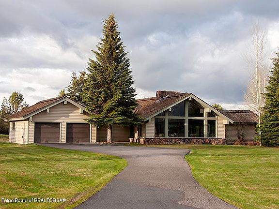 2nd image of 670 E Sagebrush Dr