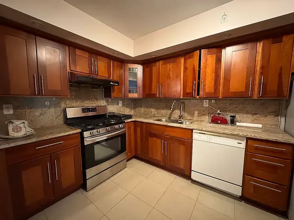 147-38 Grand Central Pkw image 2 of 12