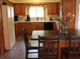 1527 N Douglas St, Appleton, WI 54914