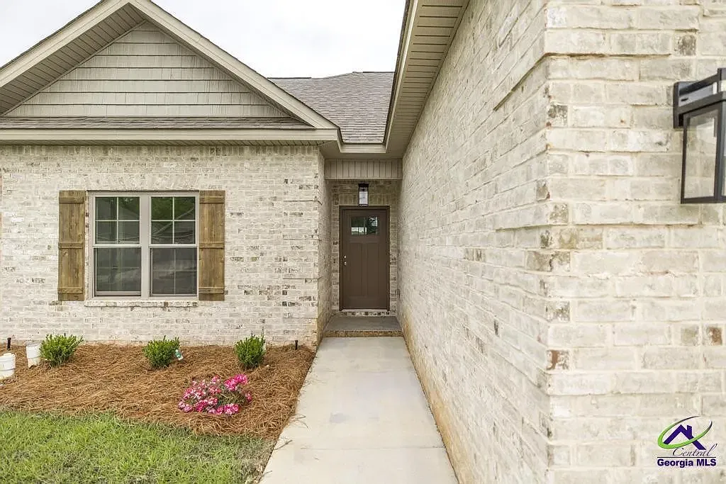3 bed, 1675 sqft, $2,200 — Photo 4