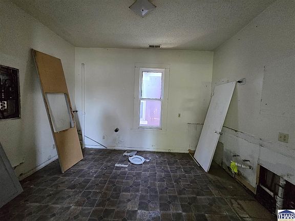 4th image of 18 Home Ave
