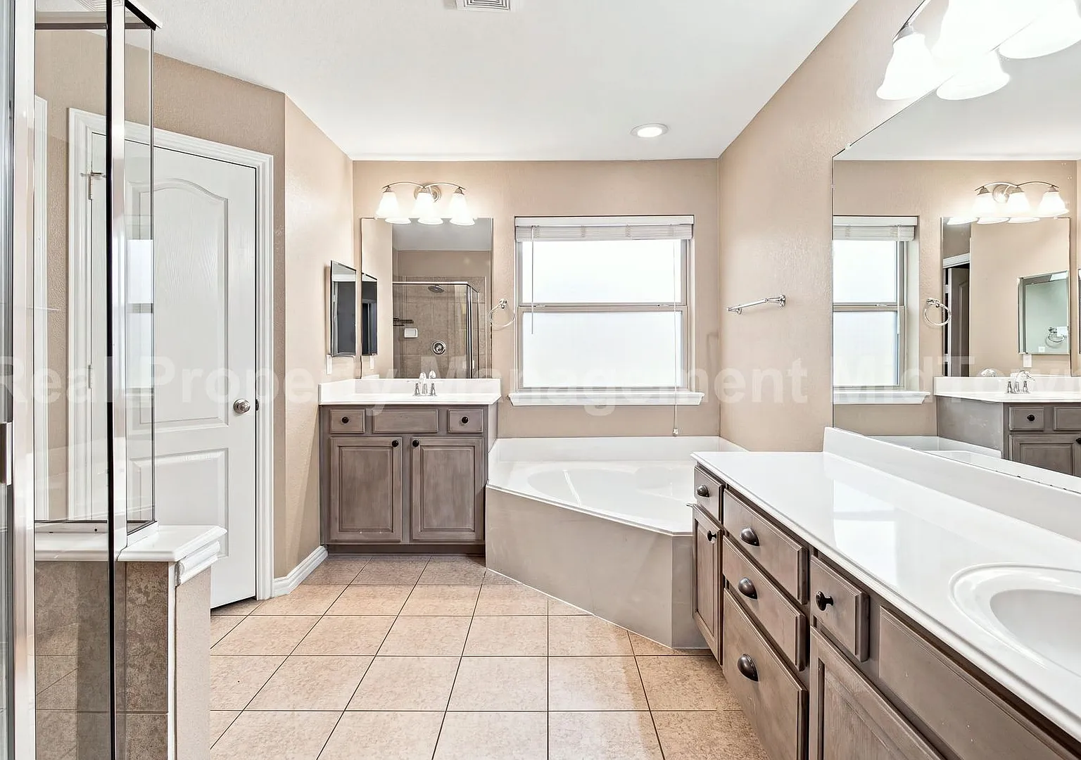 Charming cul de sac lot home in the sought-after Woodland Estates in Mansfield — Photo 4
