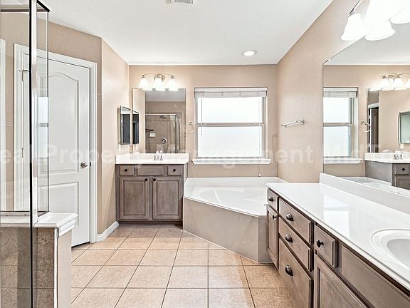 4th image of 1105 Sunland Ct