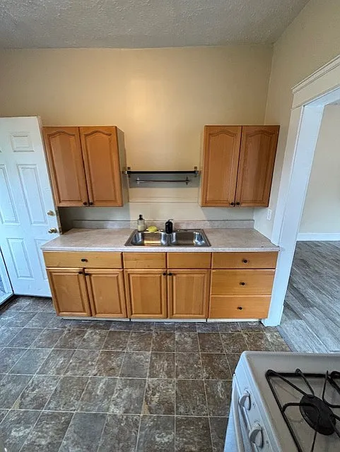 2 bed, 900 sqft, $895 — Photo 1