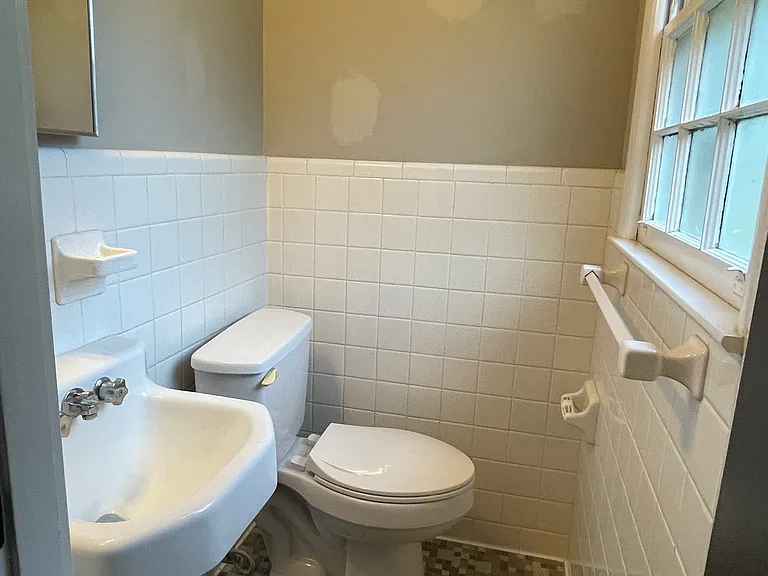 325 Forest Rd — Photo 7
