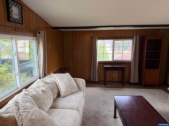 4th image of 4254 Eden St SE