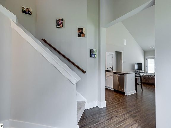 5th image of 14 Creekhaven Ln
