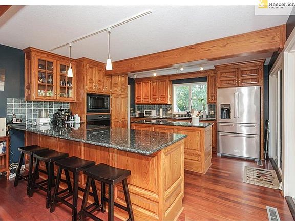 3rd image of 108 NW Teakwood St