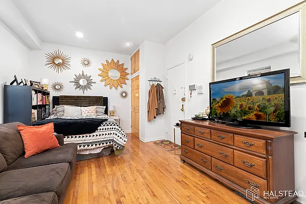 Rented by Halstead Real Estate | media 23