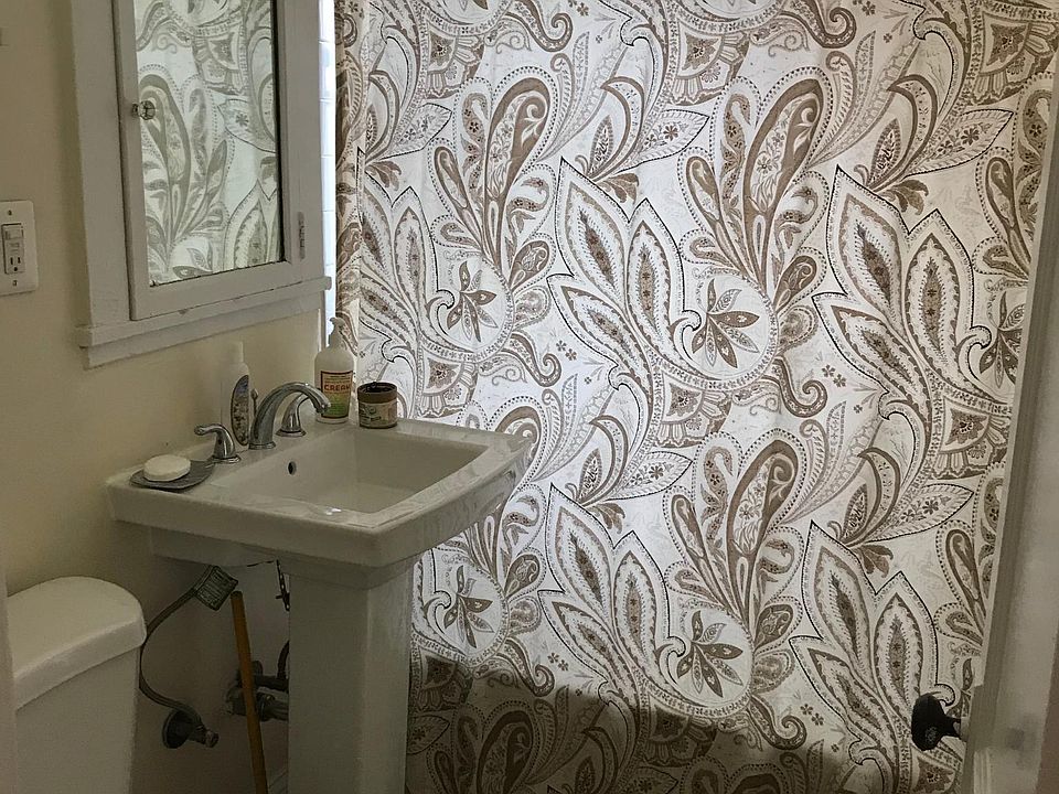 2nd image of 4520 N Greenview Ave APT 2A