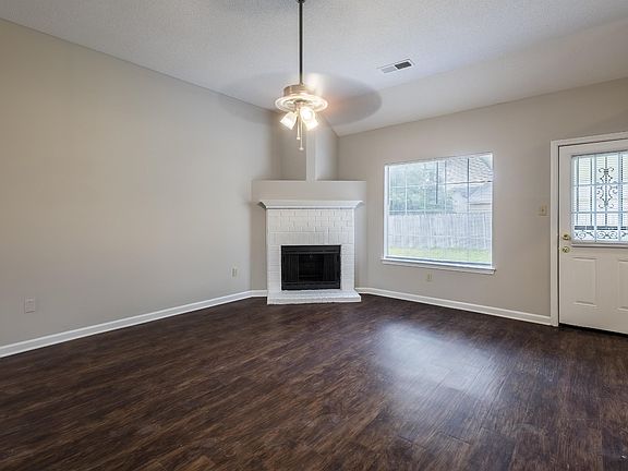4th image of 6500 Valley Oak Dr