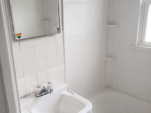 5th image of 6283 N Park Ave