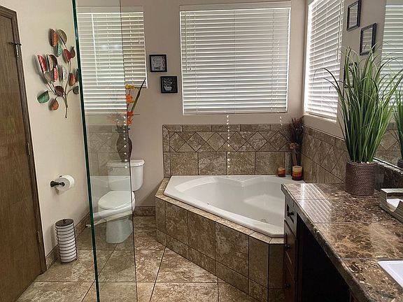4th image of 481 E Thornberry Dr