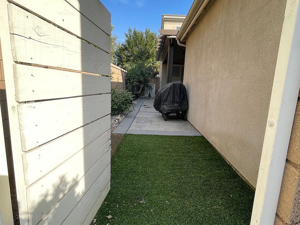 2nd image of 3221 S Edenglen Paseo