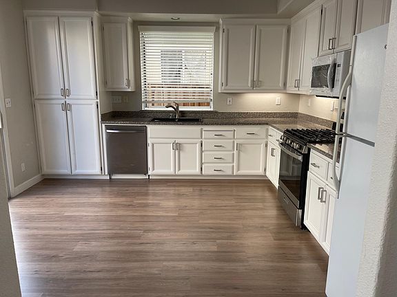 2nd image of 2241 Lenox Pl