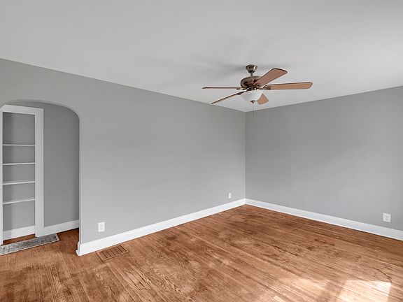 3rd image of 1079 Bicknell Ave