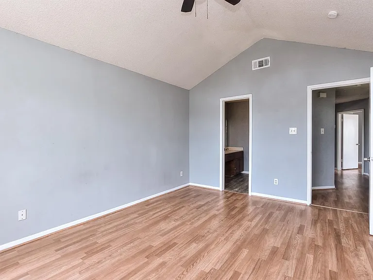 1202 Southwalk St — Photo 18