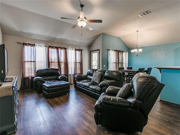 3rd image of 3105 Queenston Ave