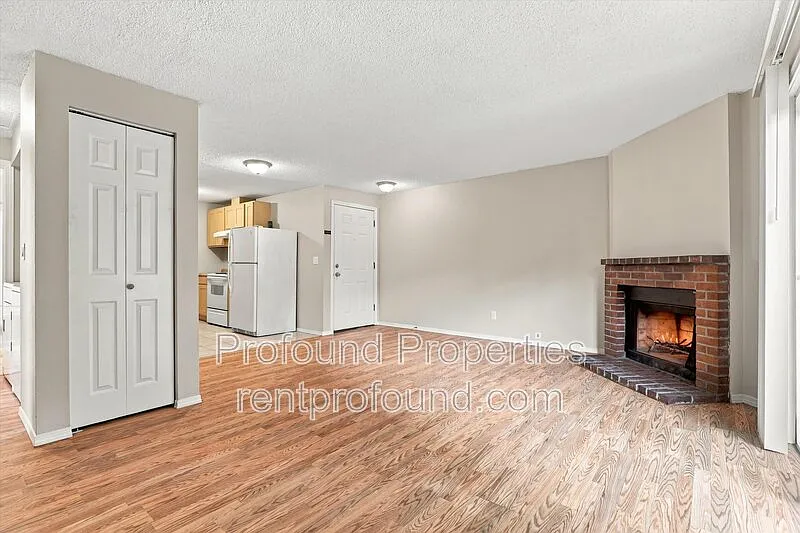 2 bed, 1.0 bath, 767 sqft, $1,525 — Photo 4