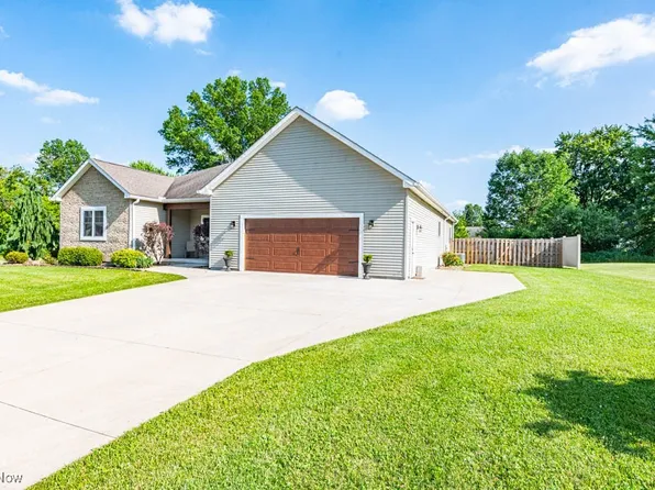 2692 Aspen Dr, Girard, OH 44420