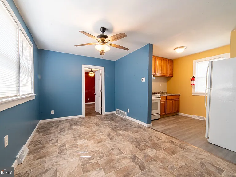 323 W Peach St #B — Photo 2