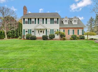 925 Parkview Rd, Moscow, PA 18444