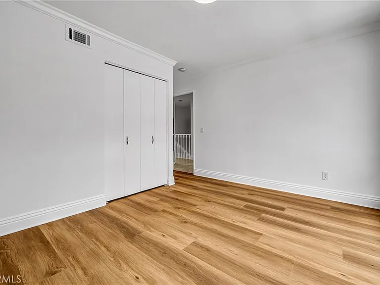 305 Columbia St — Photo 29
