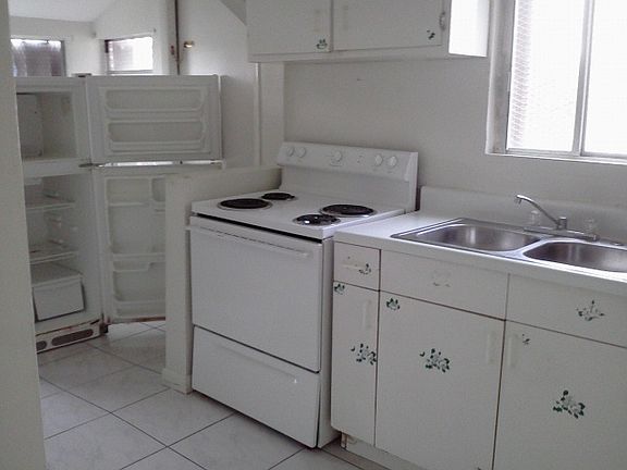 5th image of 1048 NW 37th St #1