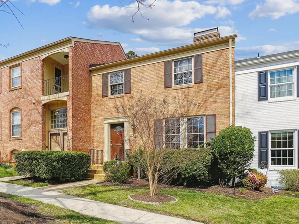 9230 Annhurst St, Fairfax, VA 22031