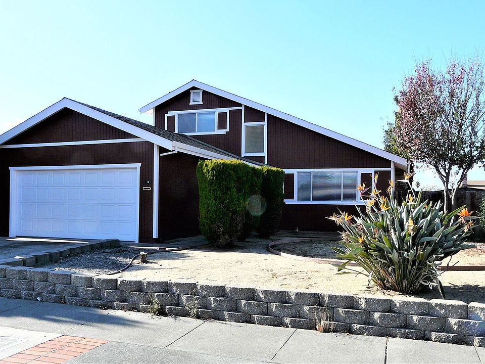 1st image of 9 Stetson Dr